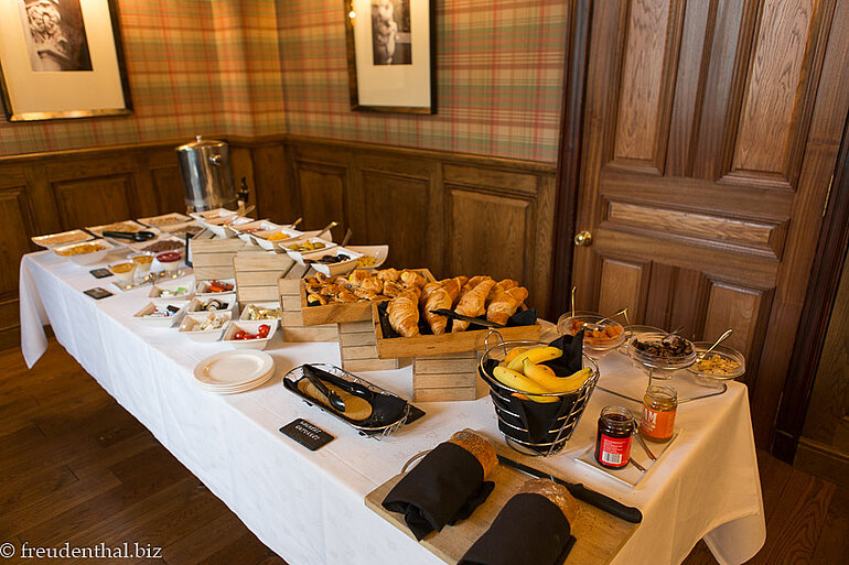 Frühstück im Restaurant vom Norwood Hall Hotel