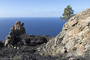 Pfad hinab beim Roque Teneguía
