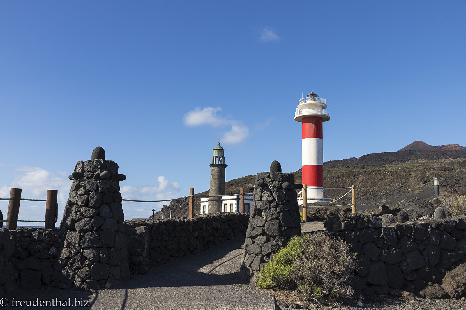 Zwei Leuchttürme und die Salzgärten der Südspitze von La Palma