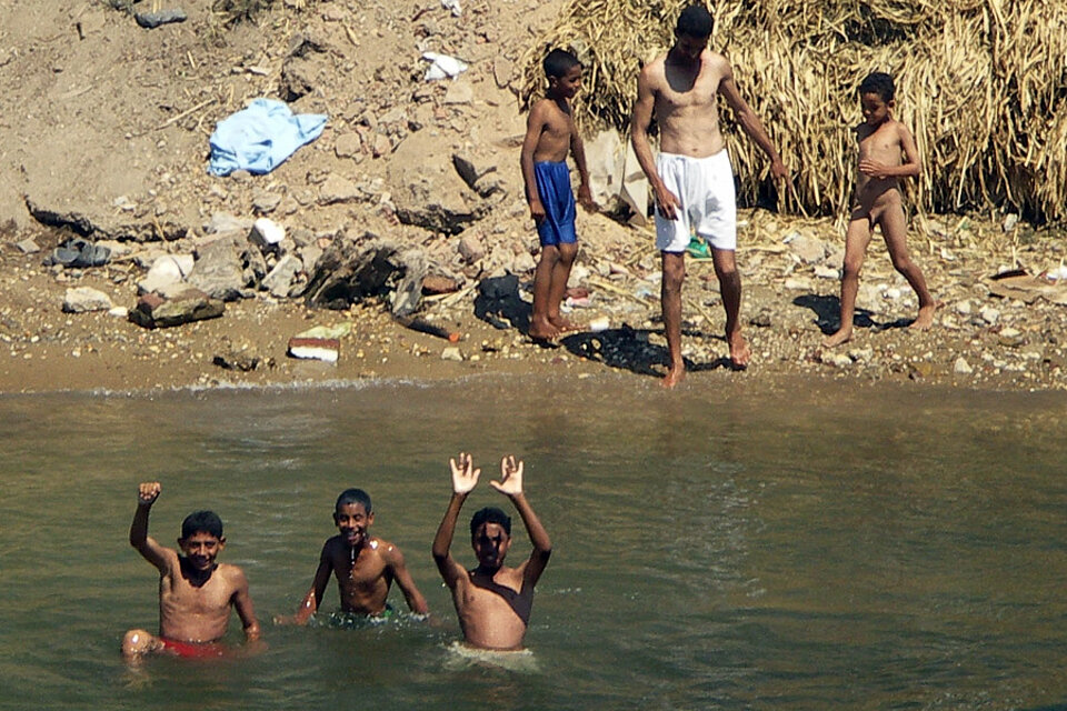 spielende Kinder am Nil in Ägypten