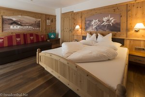 Sehr schönes Tiroler Zimmer im Hotel Alpenhof