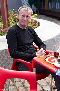 Lars im Café beim Picknickplatz São Jorge