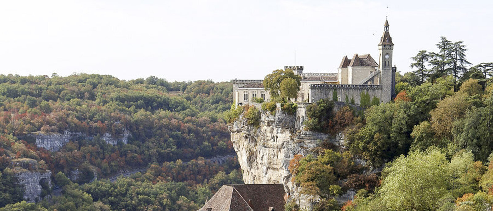 Ansicht auf die Felsenkirche von Rocamadour in den Midi-Pyrénées