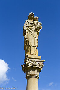 Marienstatue an der Iglesia del Carmen in Villa de Leyva