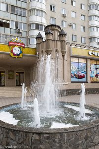 Brunnen in Tiraspol vor einem Spielwarenladen - Transnistrien