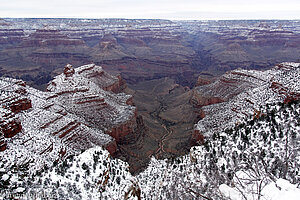 Blick von der Bright Angel Lodge in den Grand Canyon