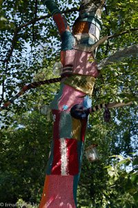 ein Pullover für einen Baum - Strickkunst an der Akerselva in Oslo
