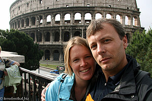 Annette und Lars auf der Terrasse über der Metrostation