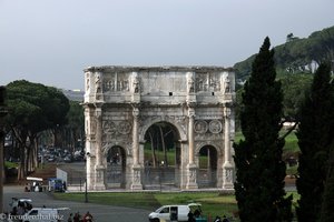der dreitorige Konstantinsbogen in Rom