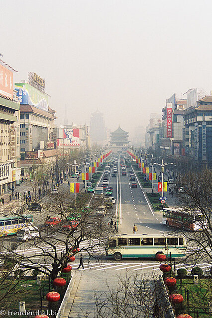 Blick vom Südtor in Xian zu einer Pagode