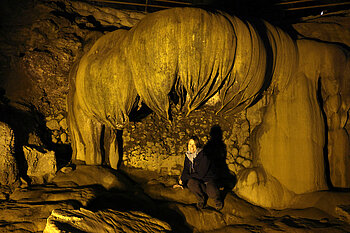 Korallen-Stalaktit in der Ngao-Tropfsteinhöhle