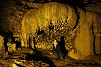 Korallen-Stalaktit in der Ngao-Tropfsteinhöhle