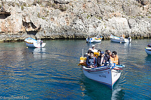 Ausflugsboote zur Blauen Grotte bei Malta