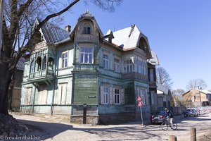 Eines der romantischen Holzhäuser bei Kipsala in Riga.