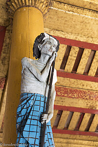 Buddha-Figur im Shwezigon Tempel