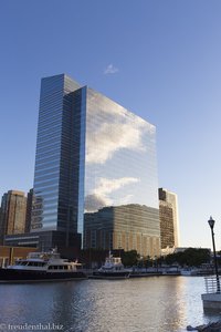 Gläserner Büroturm in New Jersey