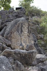 Menschen- und Tiersymbole im Felsen von La Chaquira