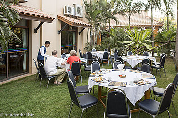 Frühstück im Freien - Hotel Ayarwaddy River View