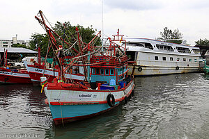 Fischerboot im Hafen von Phuket Town