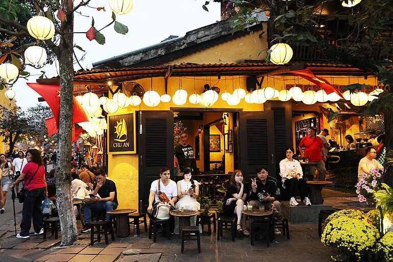 einladend wirkendes Straßenrestaurant in der Altstadt von Hội An