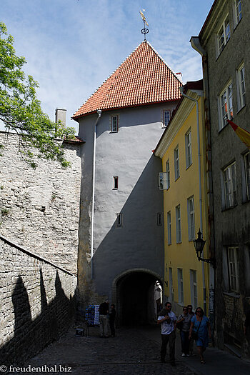 Altes Torhaus – Aufgang durch die Pikk Jalg in die Oberstadt von Tallinn