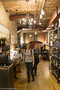 Anne und Rita im Chelsea Market