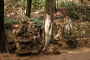 Trinkwasser und kein Trinkwasser nebeneinander