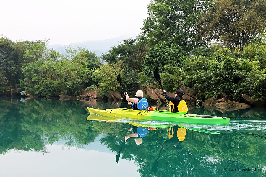 Doppelkajak auf dem Sông Chày in Vietnam 