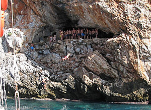 Lars beim Sprung von der Liebeshöhle bei Alanya