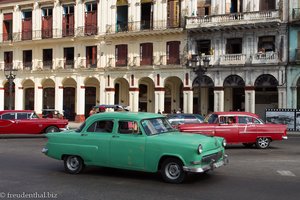 auf der Straße vor dem Kapitol in Havanna