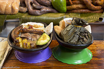 Kolumbianische Spezialitäten auf dem Monserrate in Bogotá