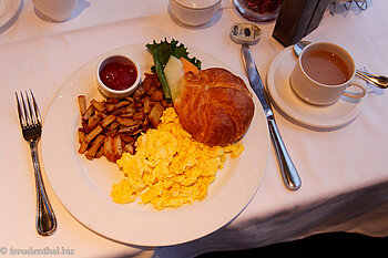 Amerikanisches Frühstück im Humphrey's Half Moon Inn - Lars' Teller