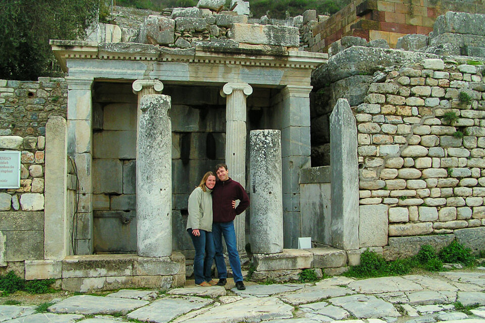 Anne und Lars beim Gymnasion in Ephesos