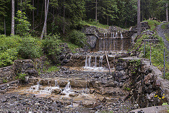 von Menschenhand geschaffenen Kaskaden beim Eybachtobel von Menschenhand geschaffenen Kaskaden beim Eybachtobel