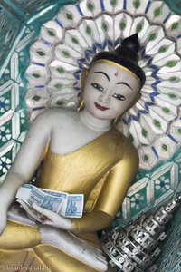 Buddha-Figur beim Popa Taung Kalat