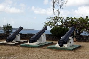 Kanonen in der Festung Fort James