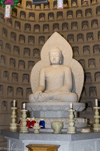 Buddha-Statue im Höhlentempel von Gyejoam
