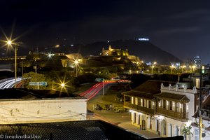 Blick zum Castillo San Felipe von Cartagena im Dunkeln