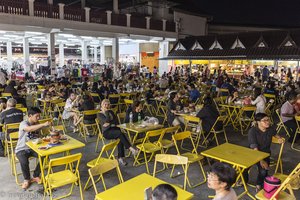 nicht gerade gemütlich, aber billig - Night Bazaar in Chiang Rai