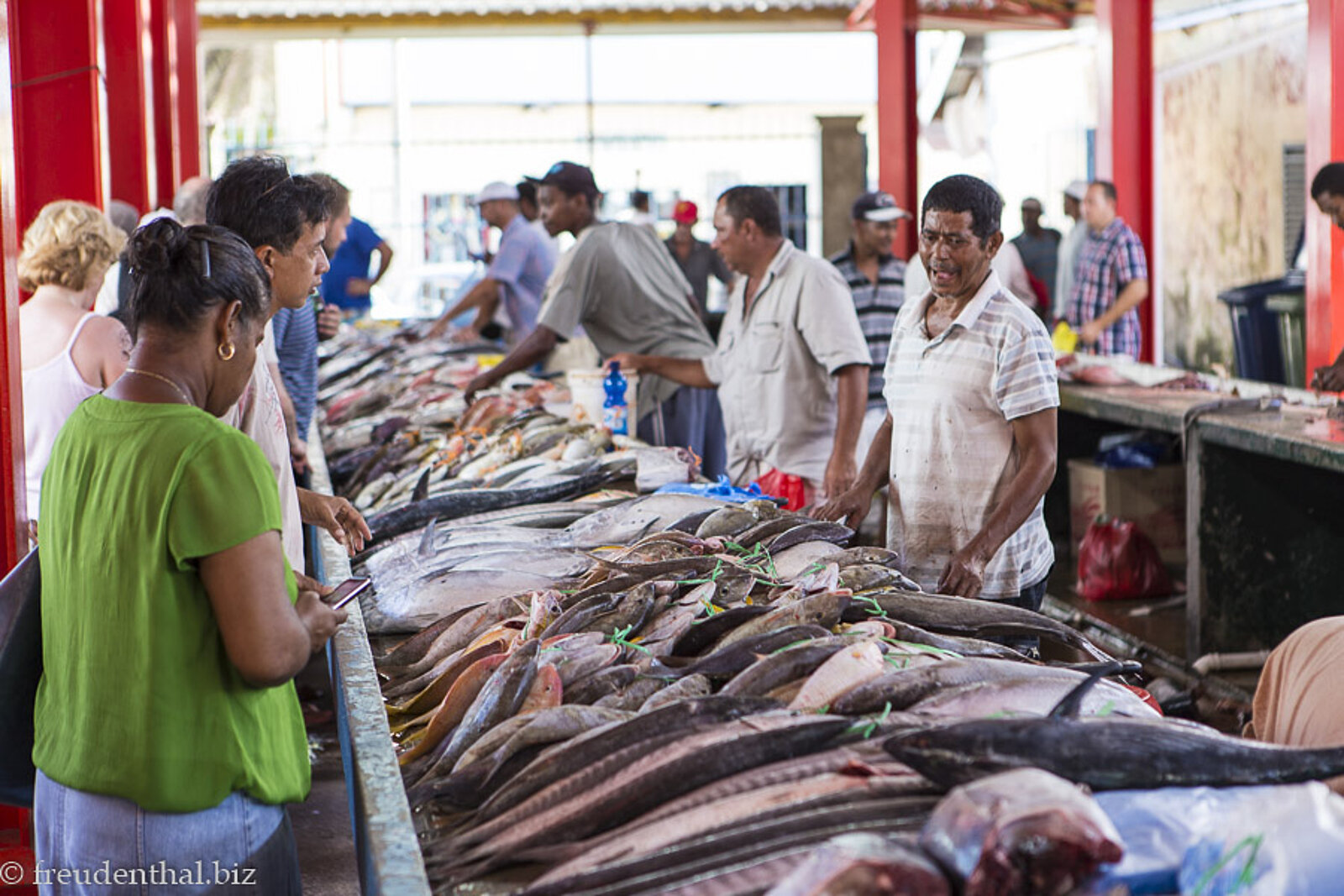 Fischverkauf in der Markthalle von Victoria auf Mahé