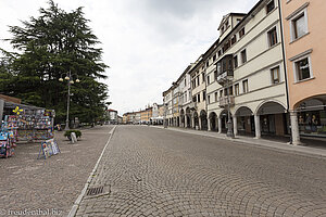 An der Piazza dei Martiri von Belluno