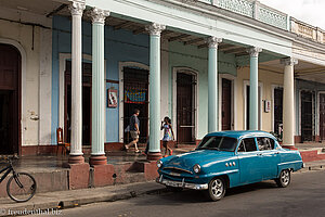 Oldtimer am Paseo del Prado von Cienfuegos