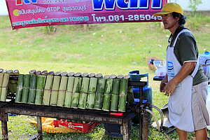 Bambusgrill auf dem Markt von Yao Yai