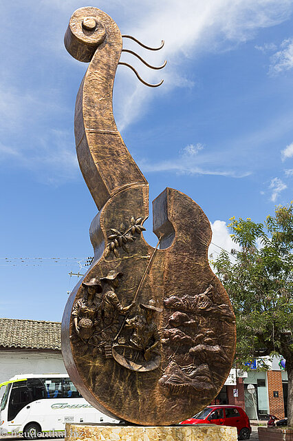 Eine Gitarre in Gigante - Kolumbien