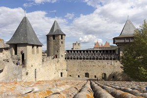 Türme und Mauern im Château Comtal von Carcassonne
