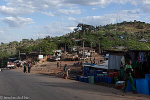 Von der Kanta-Lodge kann man gut in den Ort Konso laufen.