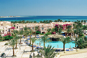 Blick auf die Poolbar des Makadi Beach Hotel