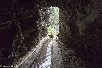 Wanderabenteuer durch die finsteren Tunnel nach Los Tilos