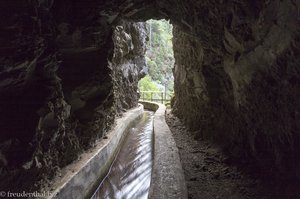Wanderabenteuer durch die finsteren Tunnel nach Los Tilos