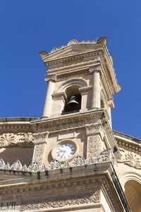 Uhrturm der Rotunda von Mosta